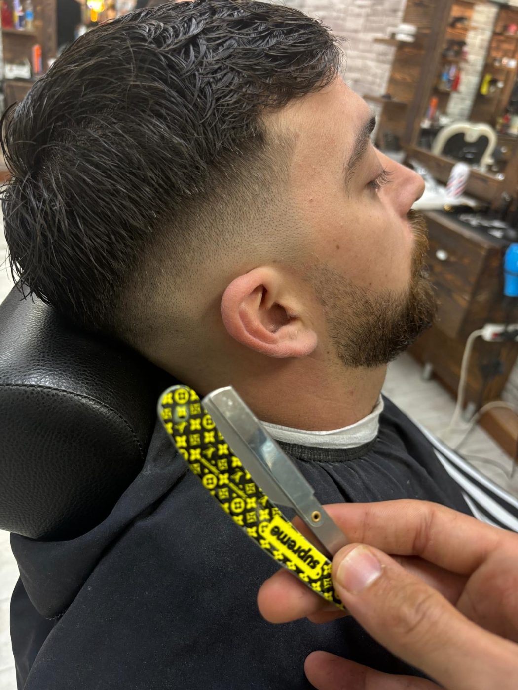Baard modelleren bij de barber